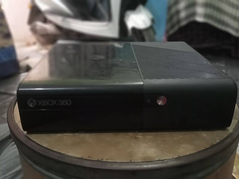 Xbox 360 E ultra slim 500gb hard disk 1