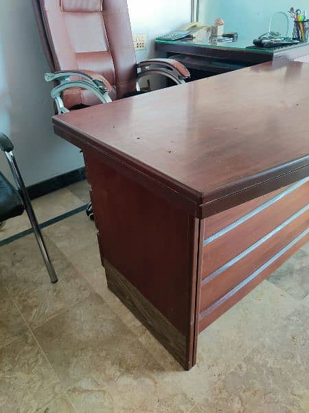 OFFICE TABLE AND OFFICE CHAIR 2