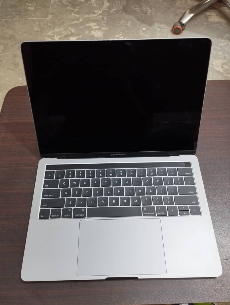 MacBook Pro (13-inch, 2017, 3.1GHz Duel-Core Four Thunderbolt 3 ports) 8