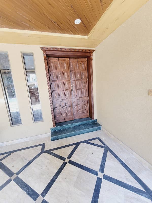 10 Marla Used House For Sale In Jasmine Block Sector C Bahria Town Lahore 2