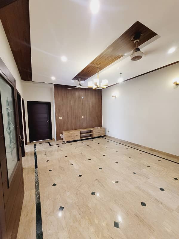 10 Marla Used House For Sale In Jasmine Block Sector C Bahria Town Lahore 19