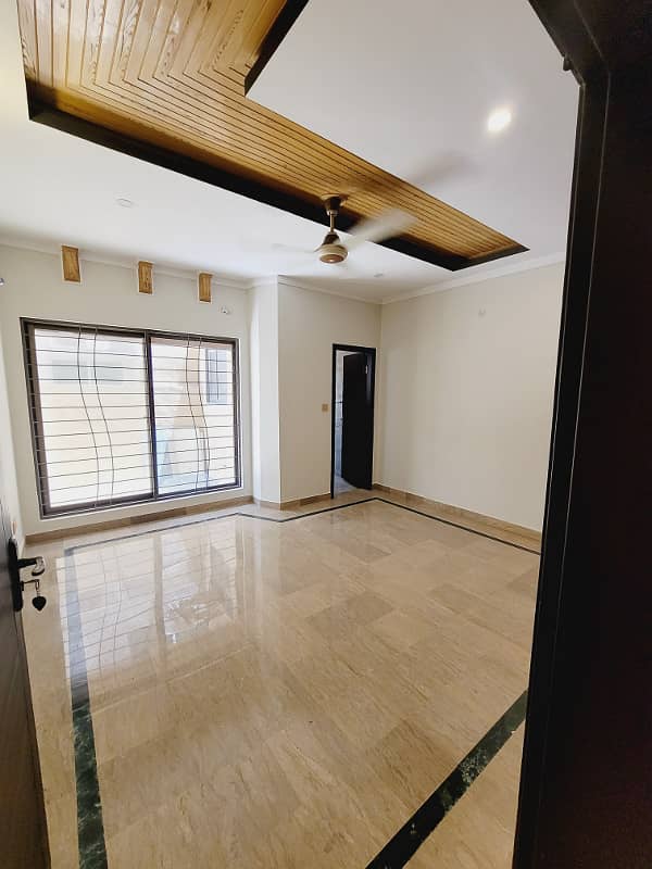 10 Marla Used House For Sale In Jasmine Block Sector C Bahria Town Lahore 23