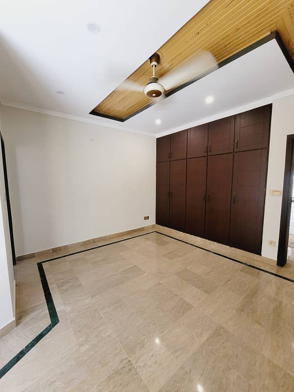 10 Marla Used House For Sale In Jasmine Block Sector C Bahria Town Lahore 25