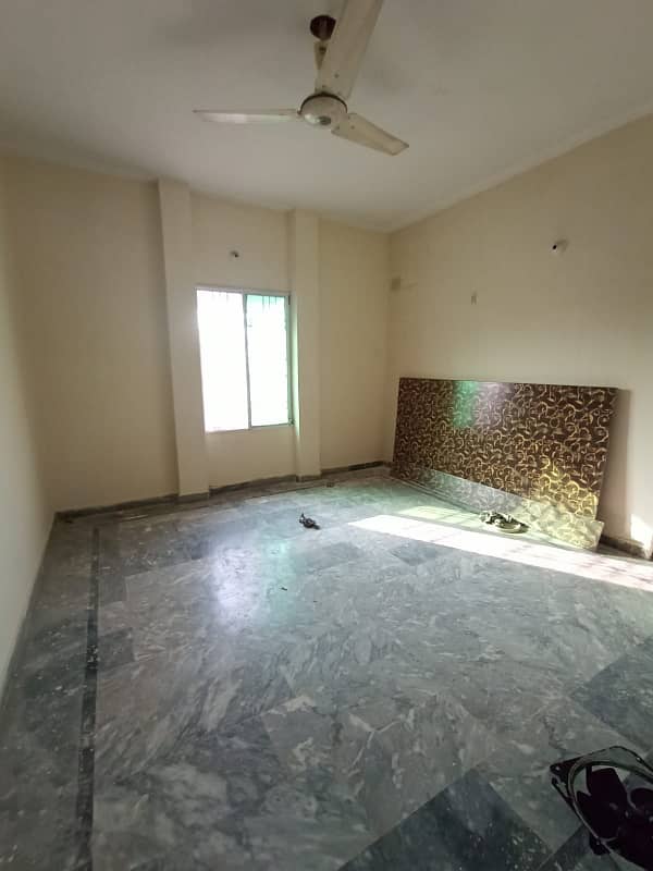 Allama Iqbal Town 2nd Floor For Rent 10 Marla 2