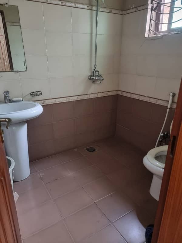 7.5 Marla Tile Flooring Lower Portion For Rent In Johar Town Q Block 5