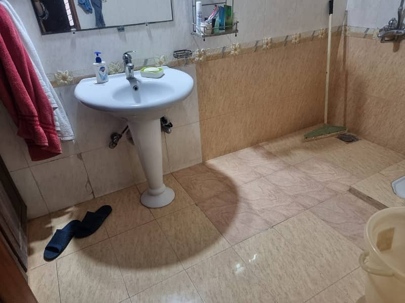 7.5 Marla Tile Flooring Lower Portion For Rent In Johar Town Q Block 7