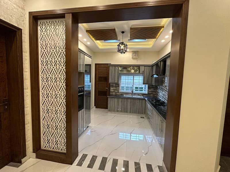 10 Marla Elegant Brand New House Available For Rent 2