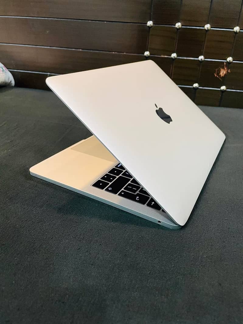 MacBook Pro 2017 16GB Ram 256GB SSD 13.3" Good Condition 6