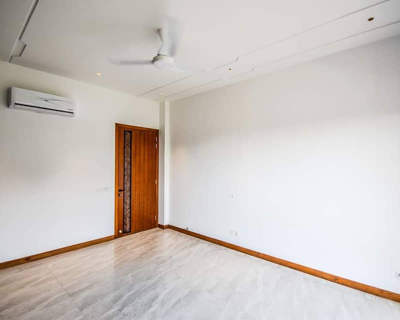 1 Kanal Full House Available For Rent In DHA Phase 5 Lahore 4