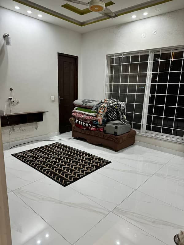 10 MARLA LIKE NEW FURNISH UPPER PORTION AVAILEBAL FOR RENT IN BAHRIA TOWN LAHORE 0