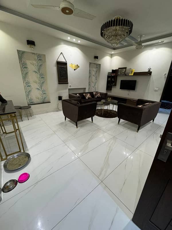 10 MARLA LIKE NEW FURNISH UPPER PORTION AVAILEBAL FOR RENT IN BAHRIA TOWN LAHORE 10