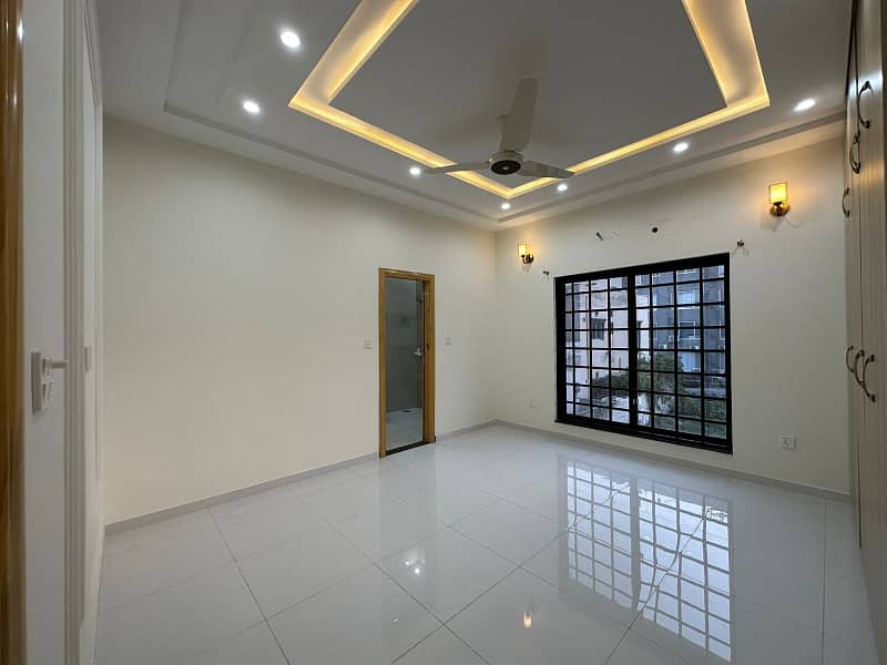 1 KANAL LIKE NEW UPPER PORTION AVAILABLE FOR RENT IN BAHRIA TOWN LAHORE 5