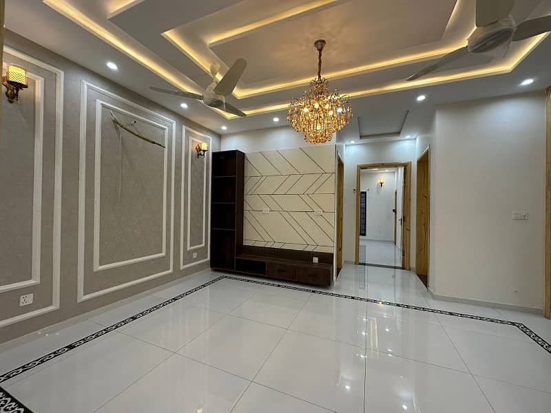 1 KANAL LIKE NEW UPPER PORTION AVAILABLE FOR RENT IN BAHRIA TOWN LAHORE 8