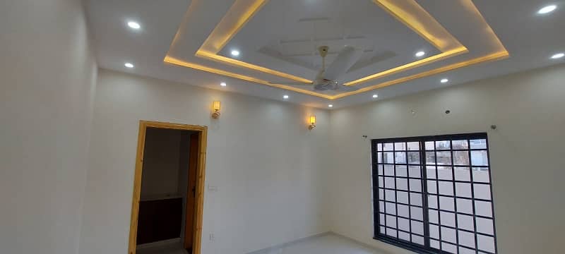 1 KANAL LIKE NEW UPPER PORTION AVAILABLE FOR RENT IN BAHRIA TOWN LAHORE 12