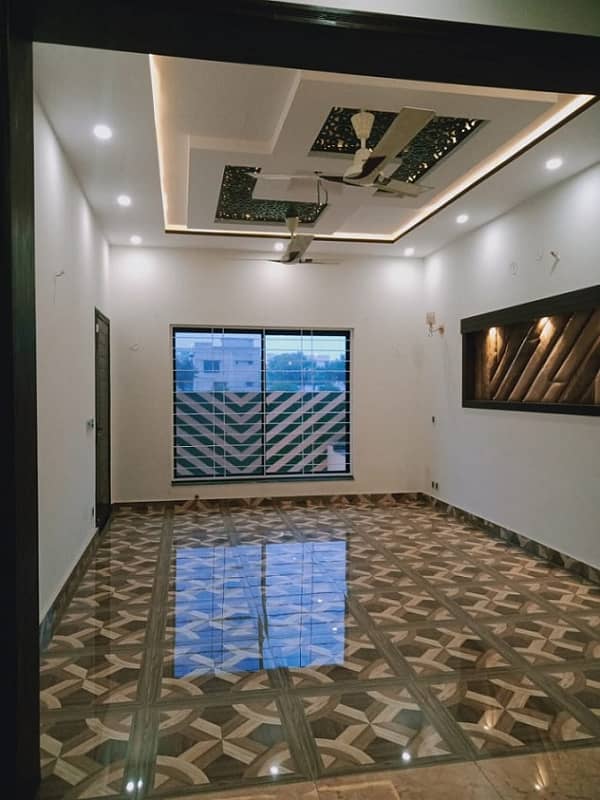 8 MARLA LIKE NEW LOWER PORTION AVAILEBAL FOR RENT IN BAHRIA TOWN LAHORE 0