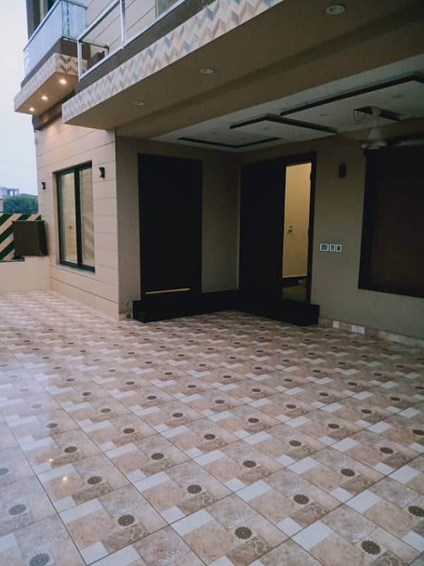 8 MARLA LIKE NEW LOWER PORTION AVAILEBAL FOR RENT IN BAHRIA TOWN LAHORE 4