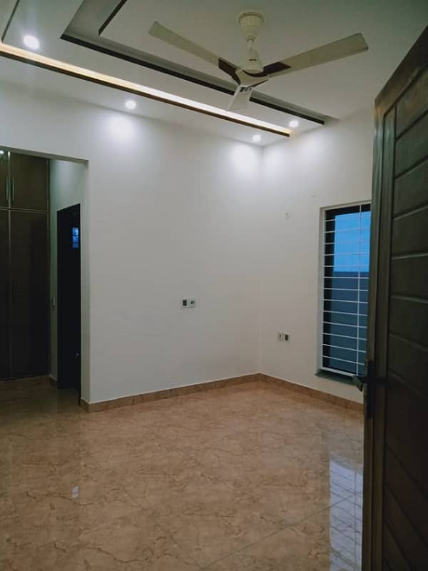 8 MARLA LIKE NEW LOWER PORTION AVAILEBAL FOR RENT IN BAHRIA TOWN LAHORE 9