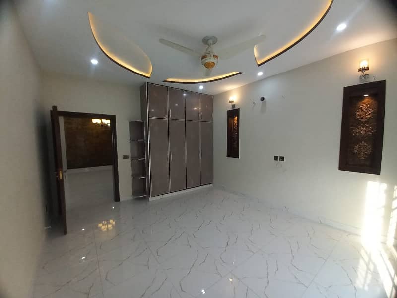 10 Marla Brand New Luxury House Available For Rent In Bahria Town Lahore. 3