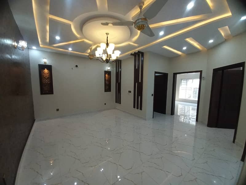 10 Marla Brand New Luxury House Available For Rent In Bahria Town Lahore. 6