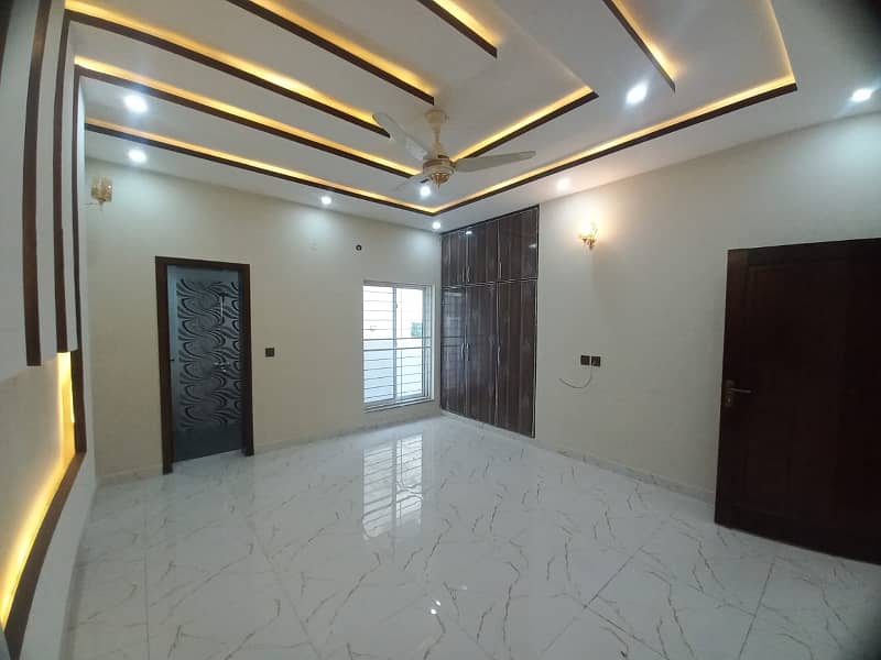 10 Marla Brand New Luxury House Available For Rent In Bahria Town Lahore. 8