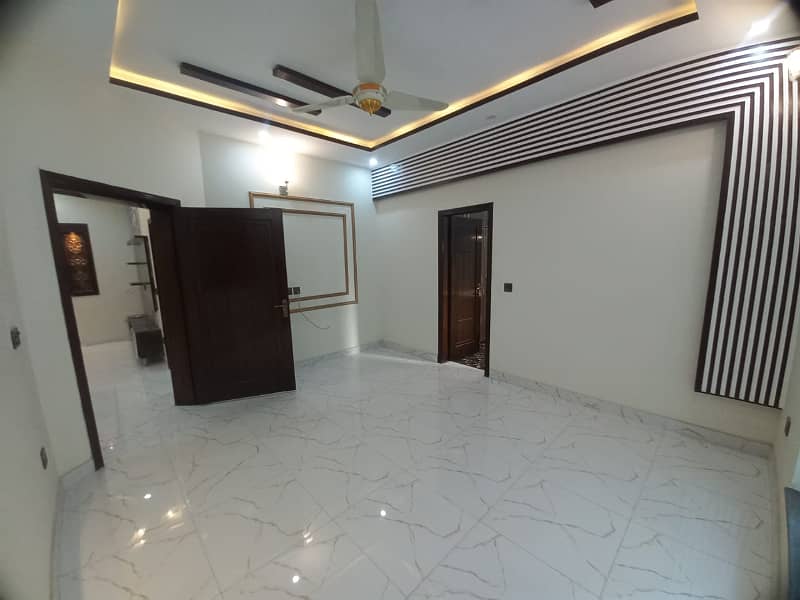 10 Marla Brand New Luxury House Available For Rent In Bahria Town Lahore. 15