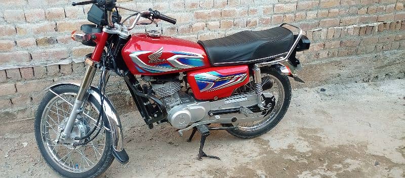 Honda 125 2022 model for sell urgent sell only 14000 kilometers driven 0