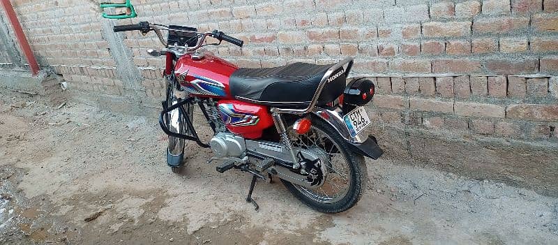 Honda 125 2022 model for sell urgent sell only 14000 kilometers driven 1