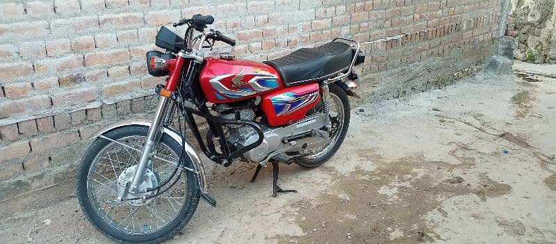 Honda 125 2022 model for sell urgent sell only 14000 kilometers driven 2