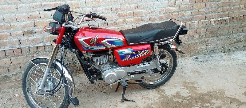 Honda 125 2022 model for sell urgent sell only 14000 kilometers driven 3