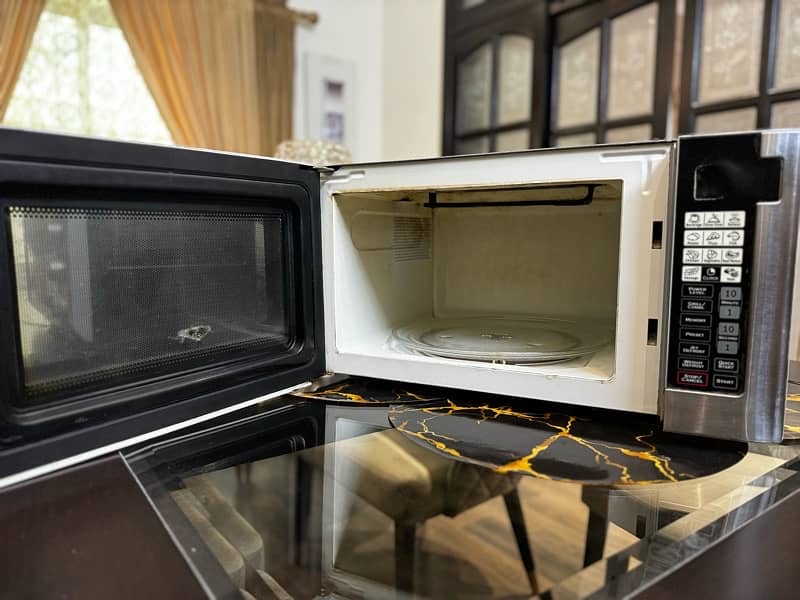 Canon Microwave Oven and Grill Premium Good Condition 4