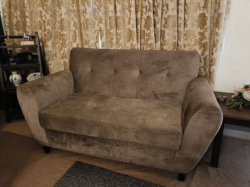 7 seater grand sofa set. 8