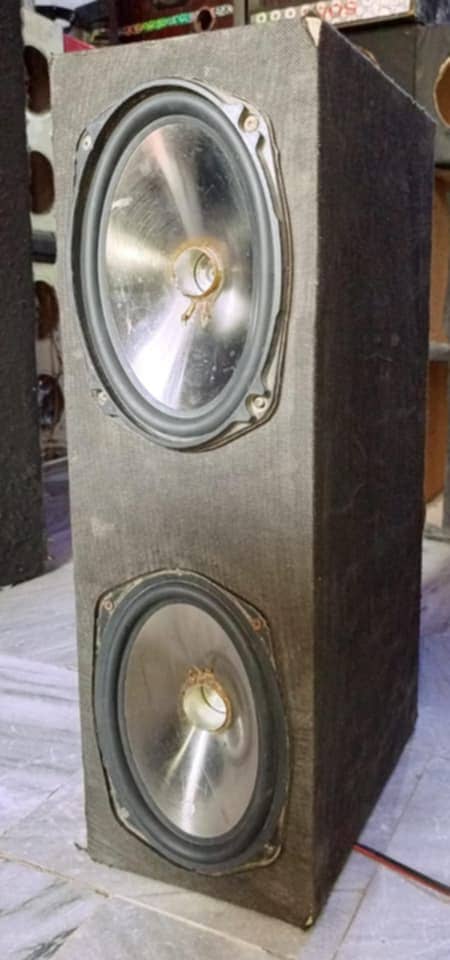 L Bass tube with 6/9 spker used condition me hai Price 3000 contact & 1