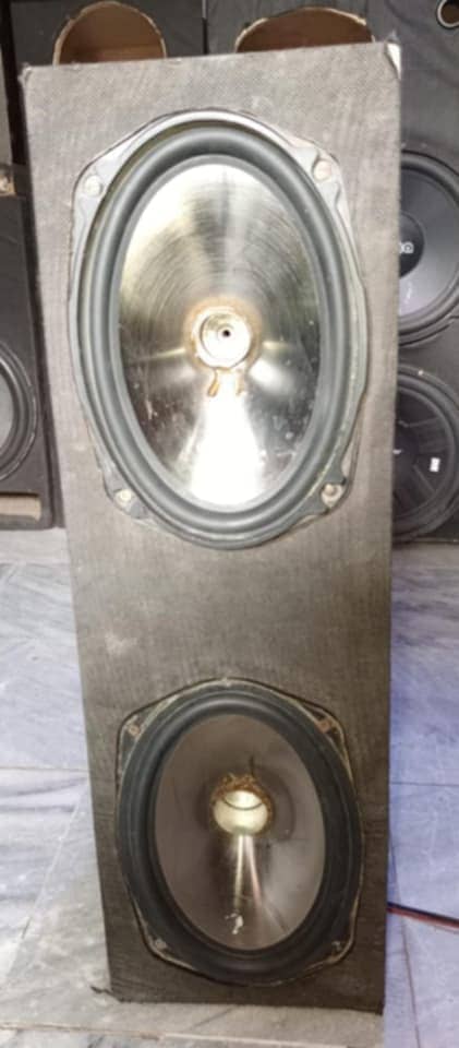 L Bass tube with 6/9 spker used condition me hai Price 3000 contact & 2