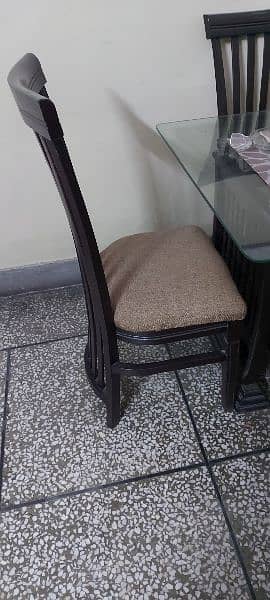 High-quality dinner table with 6 chairs for sale. 3