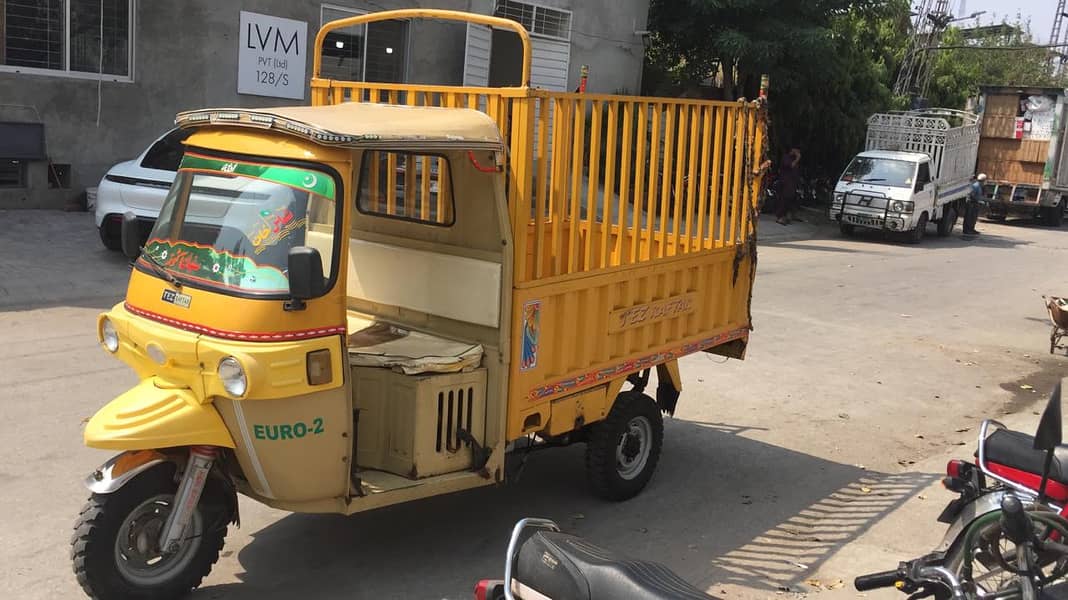 Loader Rickshaw (Tez Raftar 200cc Auto Rickshaw Loader XXL-Model HI-CA 1