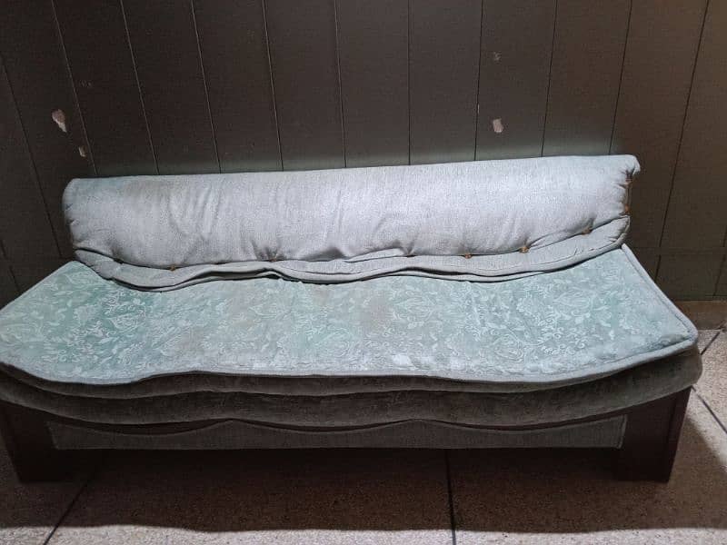 3 seater sofa in very good condition 1