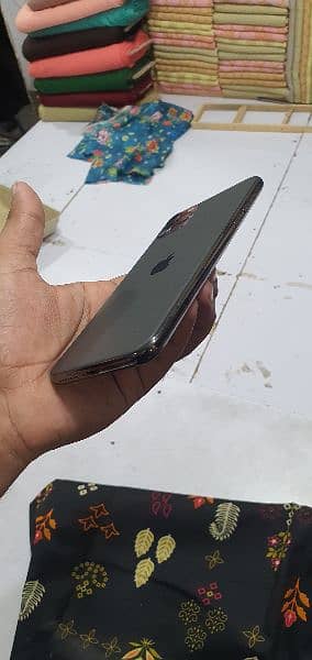 iphone 11 pro max ( non pta ) urjnet sell 3