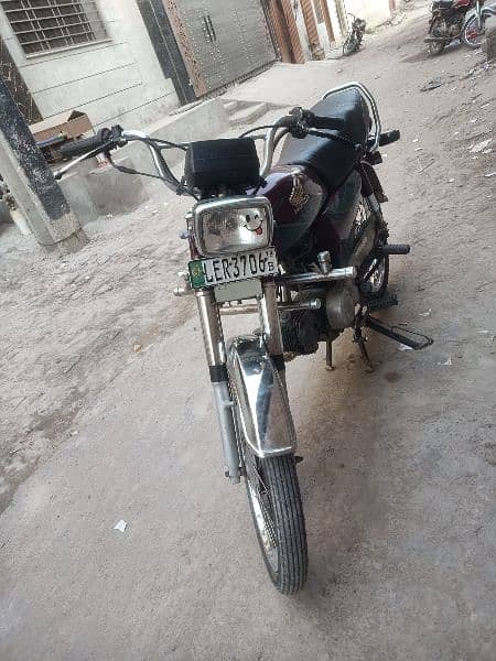 03286111920 Honda 70 2018 model Lahore number red colour 2