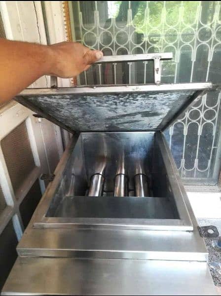 fryer for sale very good quality and good condition. 4