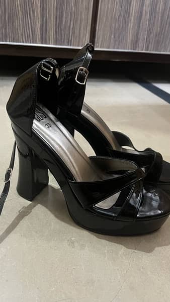 ECS HIGH HEELS BLACK 2