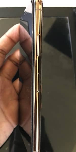 iphone xs 256gb gold 1