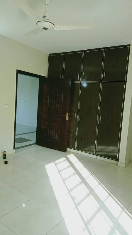 10 Marla Flat for Rent in Askari 11 Lahore 5