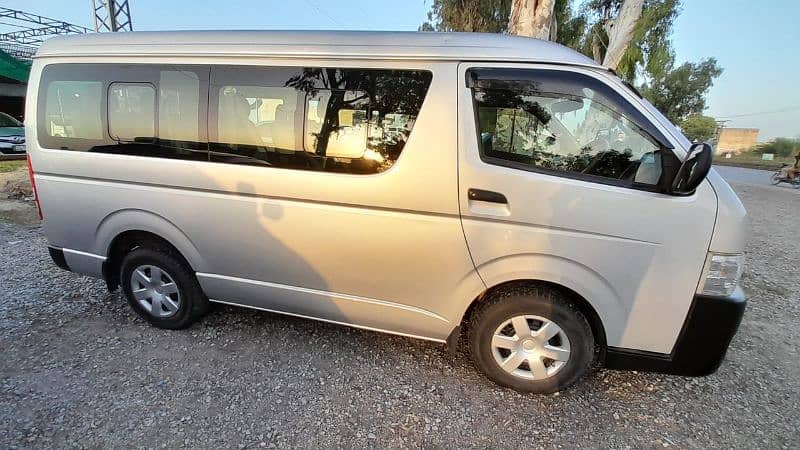 Toyota Hiace 2016 1