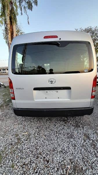 Toyota Hiace 2016 3