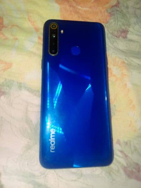 Realme 5. (4 gb 64 gb) 4