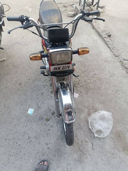 bilkul saaf bike Hai koi kam nai hona wala la or use krein 1