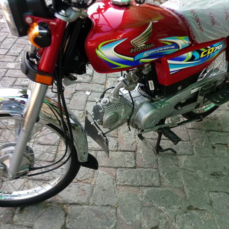 Honda CD 70 2024 3