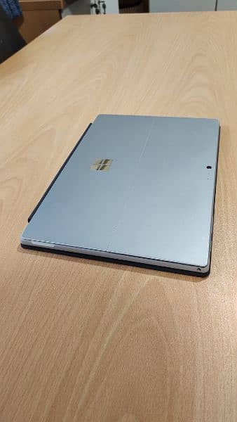 Microsoft surface i5 7th generation 4