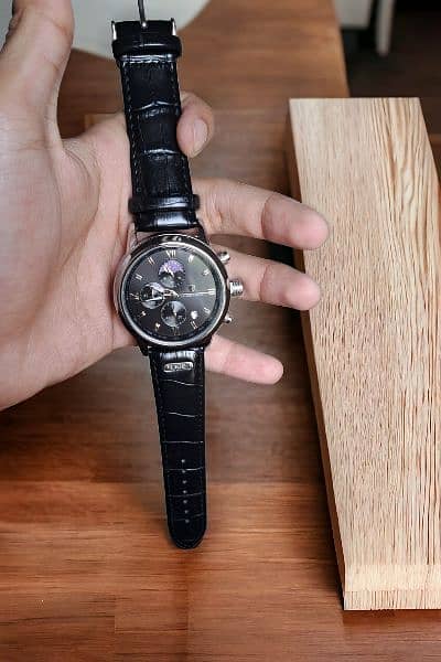 Elegant Multifunction Watch in Black Color 2