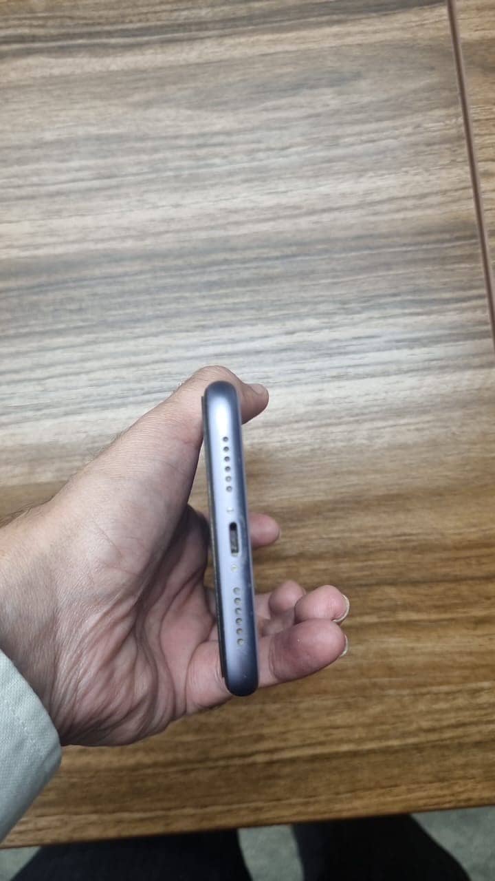 Iphone 11 64 gb PTA approved 5